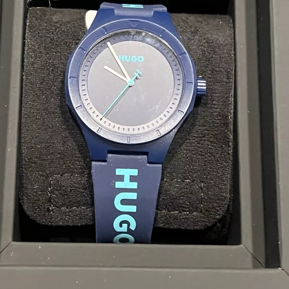New In box. Hugo Boss Men's Lit For Him Quartz Blue Silicone Watch - Great gift - Picture 10 of 16